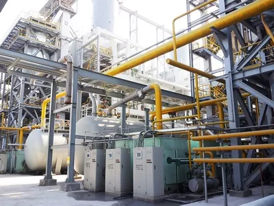 Система транспортировки сухого ацетиленового карбида и шлама карбида кальция, работающая в замкнутом контуре с использованием азота